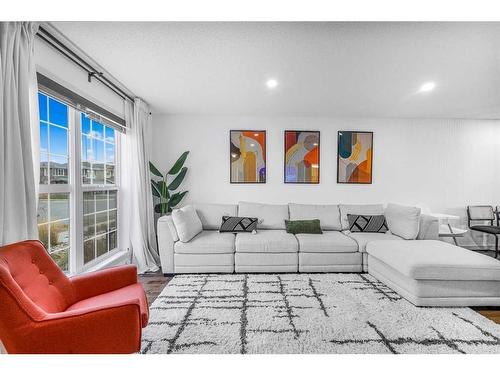 385 Legacy Boulevard Boulevard Se, Calgary, AB - Indoor Photo Showing Living Room