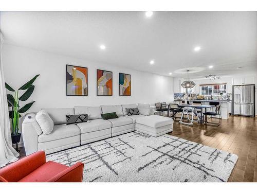 385 Legacy Boulevard Boulevard Se, Calgary, AB - Indoor Photo Showing Living Room