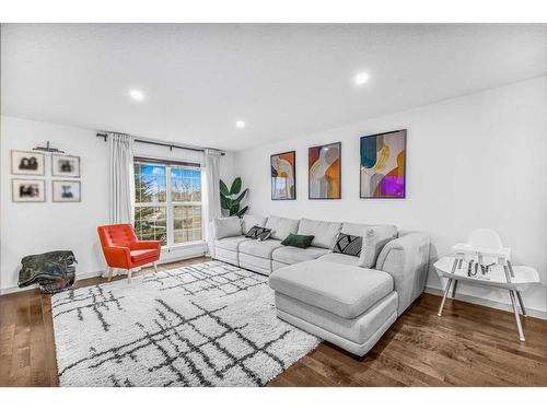 385 Legacy Boulevard Boulevard Se, Calgary, AB - Indoor Photo Showing Living Room