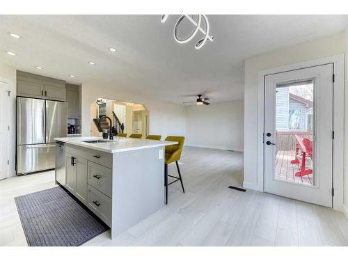 124 Chaparral Crescent Se, Calgary, AB - Indoor Photo Showing Kitchen