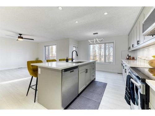 124 Chaparral Crescent Se, Calgary, AB - Indoor Photo Showing Kitchen