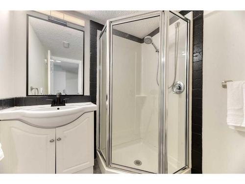 124 Chaparral Crescent Se, Calgary, AB - Indoor Photo Showing Bathroom