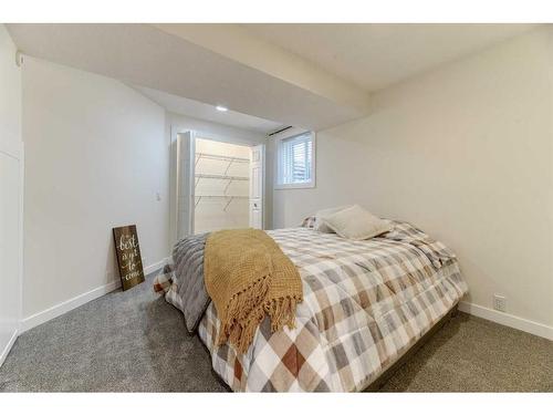 124 Chaparral Crescent Se, Calgary, AB - Indoor Photo Showing Bedroom