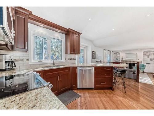 23 Lake Crimson Close, Calgary, AB - Indoor Photo Showing Kitchen