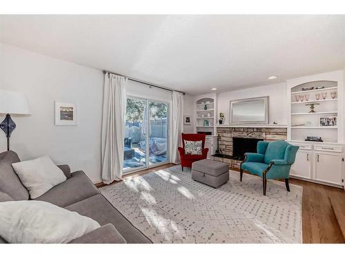 23 Lake Crimson Close, Calgary, AB - Indoor Photo Showing Living Room