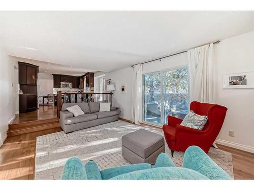 23 Lake Crimson Close, Calgary, AB - Indoor Photo Showing Living Room