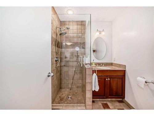 23 Lake Crimson Close, Calgary, AB - Indoor Photo Showing Bathroom