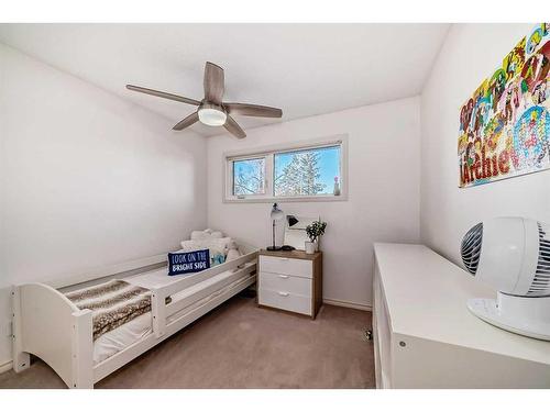 23 Lake Crimson Close, Calgary, AB - Indoor Photo Showing Bedroom