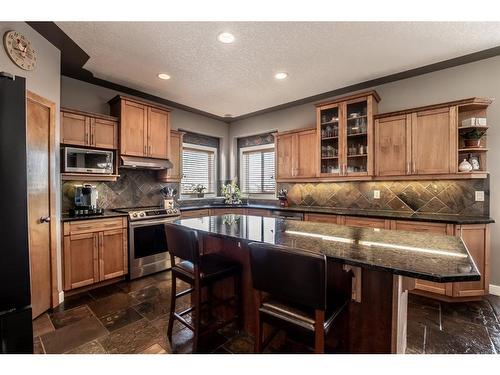 1518 High Park Drive Nw, High River, AB - Indoor Photo Showing Kitchen