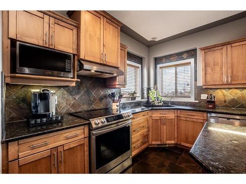 1518 High Park Drive Nw, High River, AB - Indoor Photo Showing Kitchen