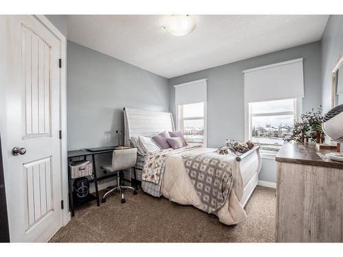 1518 High Park Drive Nw, High River, AB - Indoor Photo Showing Bedroom