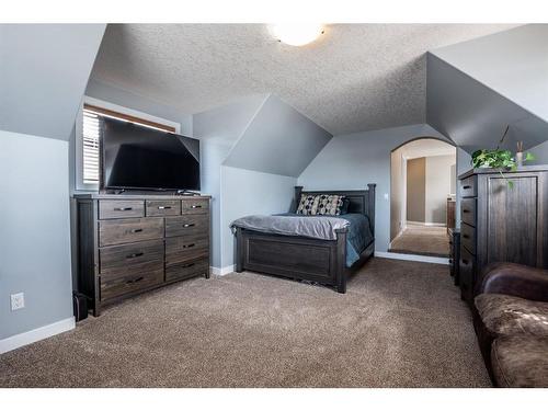 1518 High Park Drive Nw, High River, AB - Indoor Photo Showing Bedroom