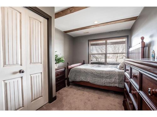 1518 High Park Drive Nw, High River, AB - Indoor Photo Showing Bedroom