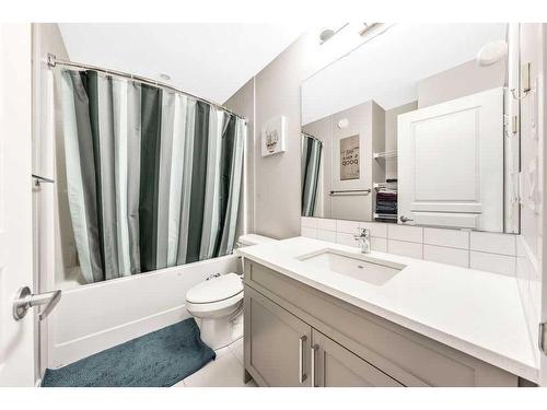 229 Mahogany Parade Se, Calgary, AB - Indoor Photo Showing Bathroom