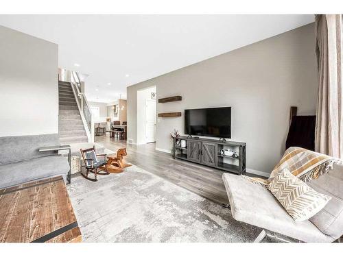 229 Mahogany Parade Se, Calgary, AB - Indoor Photo Showing Living Room