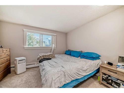 4-810 2 Street Ne, Calgary, AB - Indoor Photo Showing Bedroom