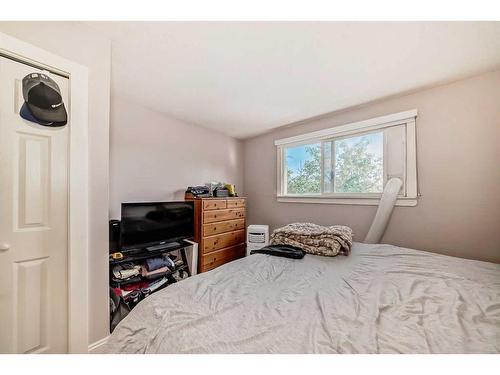 4-810 2 Street Ne, Calgary, AB - Indoor Photo Showing Bedroom