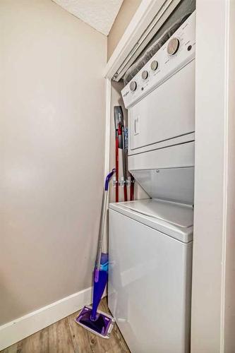 4-810 2 Street Ne, Calgary, AB - Indoor Photo Showing Laundry Room