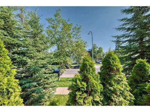 4-810 2 Street Ne, Calgary, AB - Outdoor