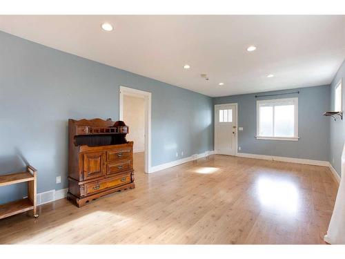 2321 Spiller Road Se, Calgary, AB - Indoor Photo Showing Other Room