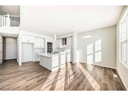 246 Hotchkiss Manor Se, Calgary, AB - Indoor Photo Showing Kitchen