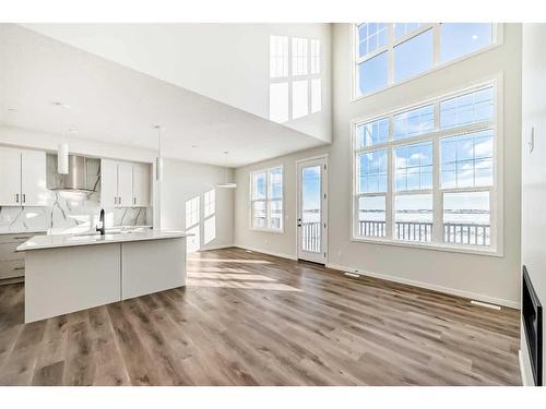 246 Hotchkiss Manor Se, Calgary, AB - Indoor Photo Showing Kitchen