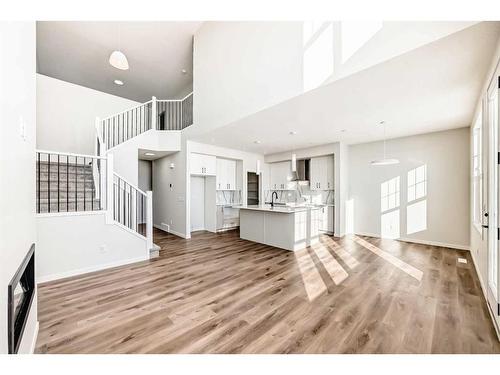 246 Hotchkiss Manor Se, Calgary, AB - Indoor