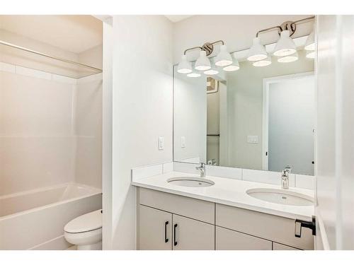 246 Hotchkiss Manor Se, Calgary, AB - Indoor Photo Showing Bathroom