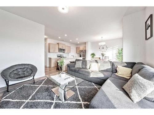 507 Monterey Se, High River, AB - Indoor Photo Showing Living Room