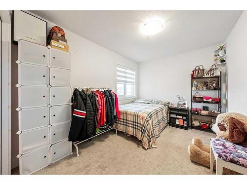 507 Monterey Se, High River, AB - Indoor Photo Showing Bedroom