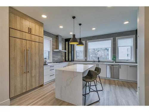 538 23 Avenue Sw, Calgary, AB - Indoor Photo Showing Kitchen With Upgraded Kitchen