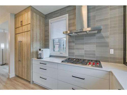 538 23 Avenue Sw, Calgary, AB - Indoor Photo Showing Kitchen