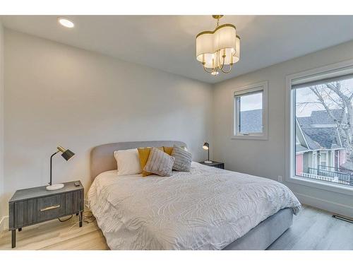 538 23 Avenue Sw, Calgary, AB - Indoor Photo Showing Bedroom