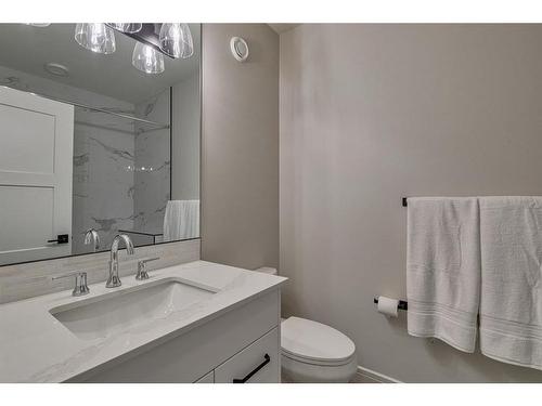 538 23 Avenue Sw, Calgary, AB - Indoor Photo Showing Bathroom