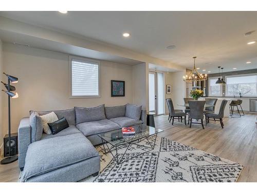 538 23 Avenue Sw, Calgary, AB - Indoor Photo Showing Living Room