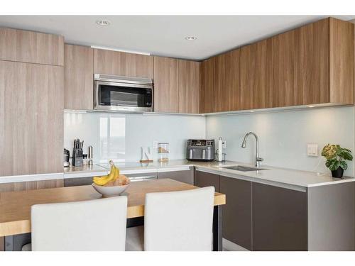 1910-1188 3 Street Se, Calgary, AB - Indoor Photo Showing Kitchen