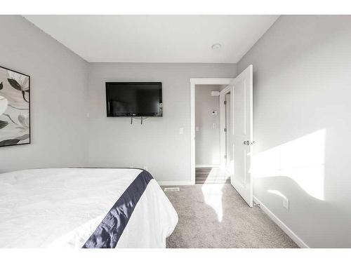 1-1407 3 Street Se, High River, AB - Indoor Photo Showing Bedroom