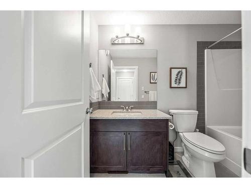 1-1407 3 Street Se, High River, AB - Indoor Photo Showing Bathroom