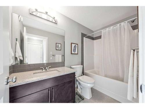 1-1407 3 Street Se, High River, AB - Indoor Photo Showing Bathroom