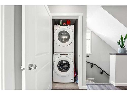 1-1407 3 Street Se, High River, AB - Indoor Photo Showing Laundry Room