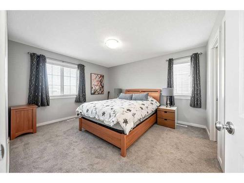 1-1407 3 Street Se, High River, AB - Indoor Photo Showing Bedroom