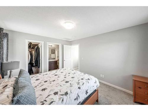 1-1407 3 Street Se, High River, AB - Indoor Photo Showing Bedroom