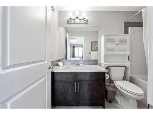 1-1407 3 Street Se, High River, AB - Indoor Photo Showing Bathroom