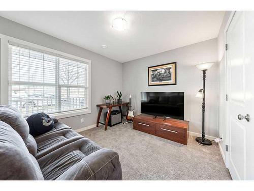 1-1407 3 Street Se, High River, AB - Indoor Photo Showing Living Room