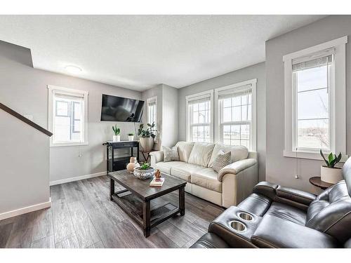 1-1407 3 Street Se, High River, AB - Indoor Photo Showing Living Room