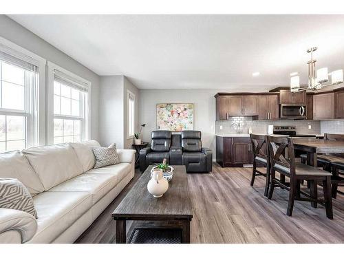 1-1407 3 Street Se, High River, AB - Indoor Photo Showing Living Room