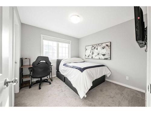 1-1407 3 Street Se, High River, AB - Indoor Photo Showing Bedroom