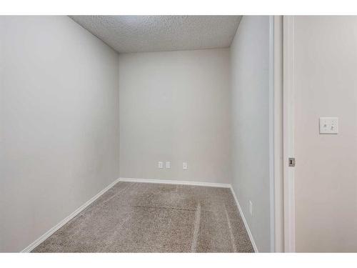 1335-81 Legacy Boulevard Se, Calgary, AB - Indoor Photo Showing Other Room