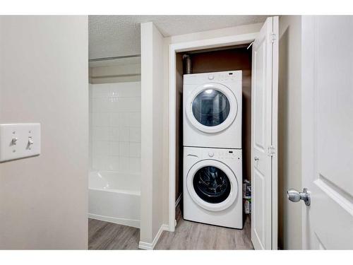 1335-81 Legacy Boulevard Se, Calgary, AB - Indoor Photo Showing Laundry Room