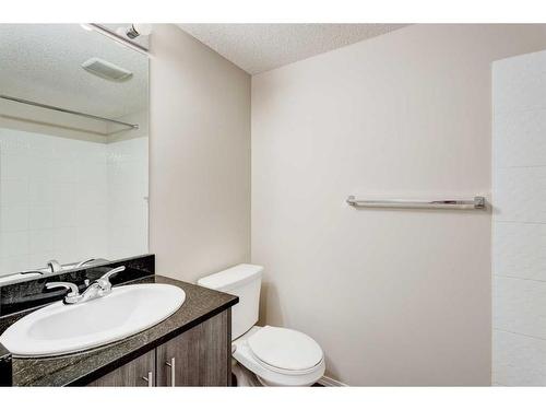 1335-81 Legacy Boulevard Se, Calgary, AB - Indoor Photo Showing Bathroom